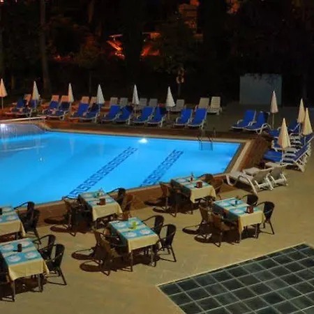 ホテル (adults Only) 4*